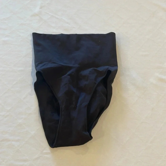 Skims Sculpt High Waist Brief Black shape wear worn‎ twice small medium S/M EUC - Picture 1 of 3